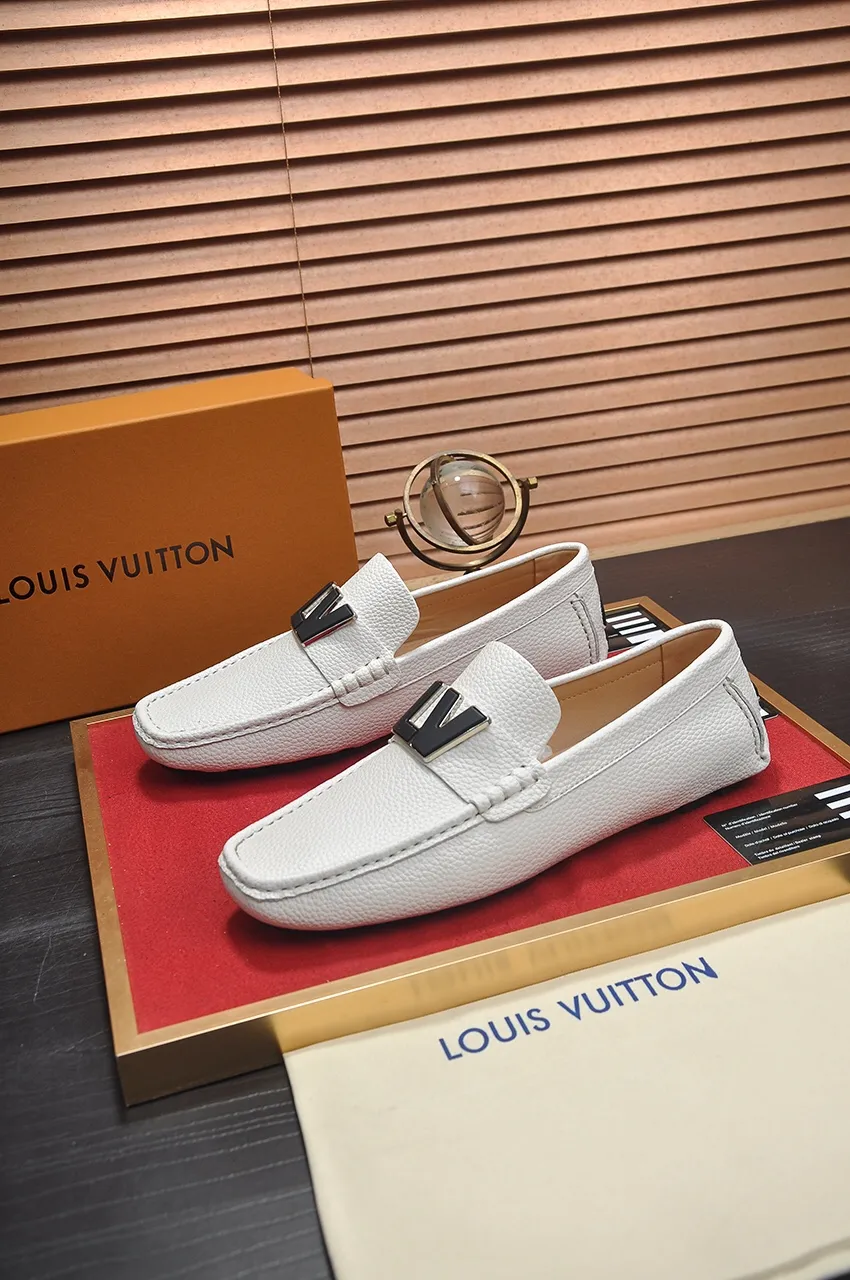 Men's men's shoes 💰420💶 [LV Doudou shoes] (water-dyed cowhide lining) new model is on the market, available on the official website. The new Doudou shoes are processed into single-color materials, and the uppers are made of imported horsehide leather. The body of the shoe is fully hemmed with mark thread, and is lined with imported original cowhide leather. The elegant shoe shape is super suitable for all-matching, and the size is 38-44.